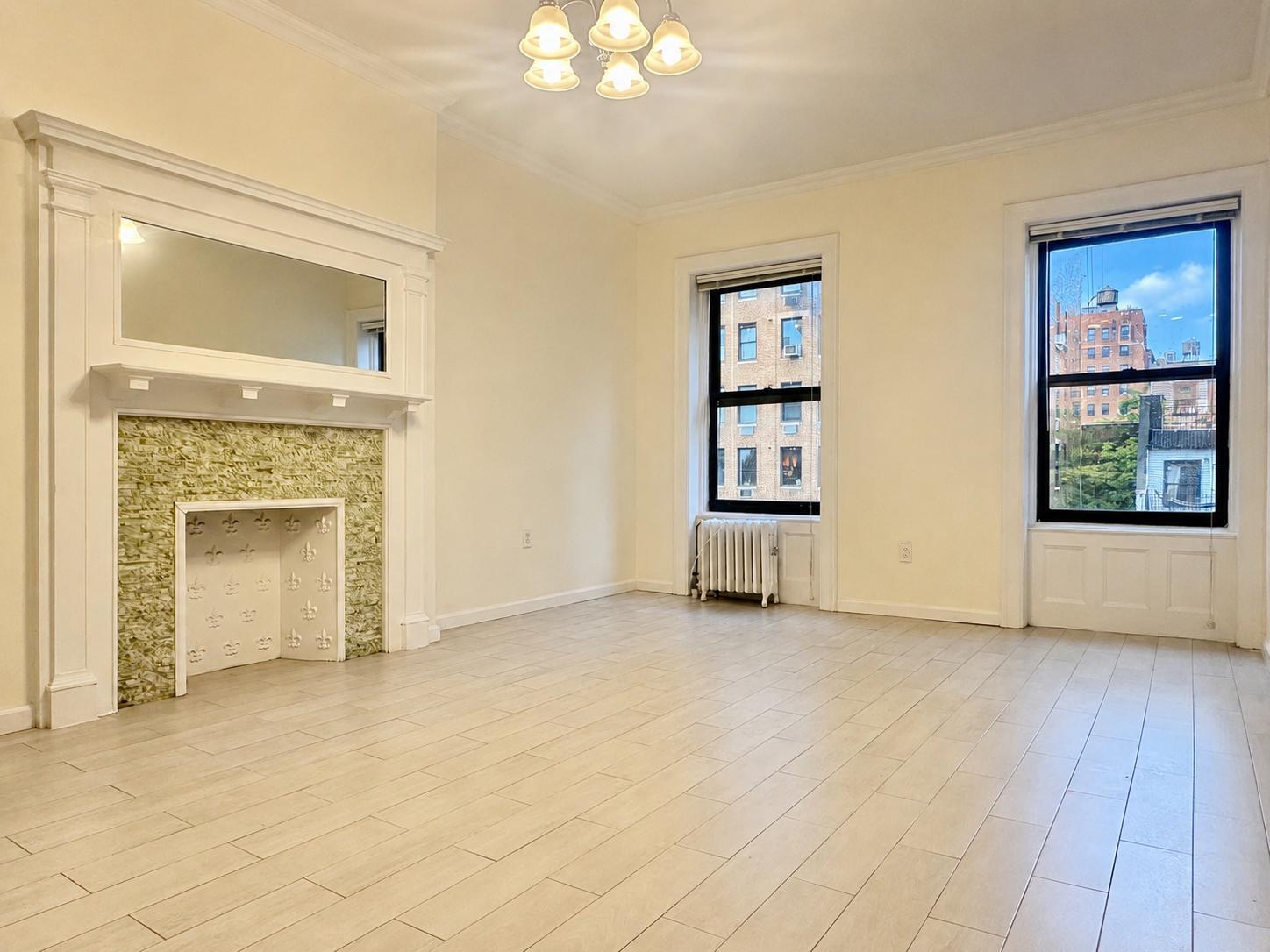 Building Photo - 320 W 106th St