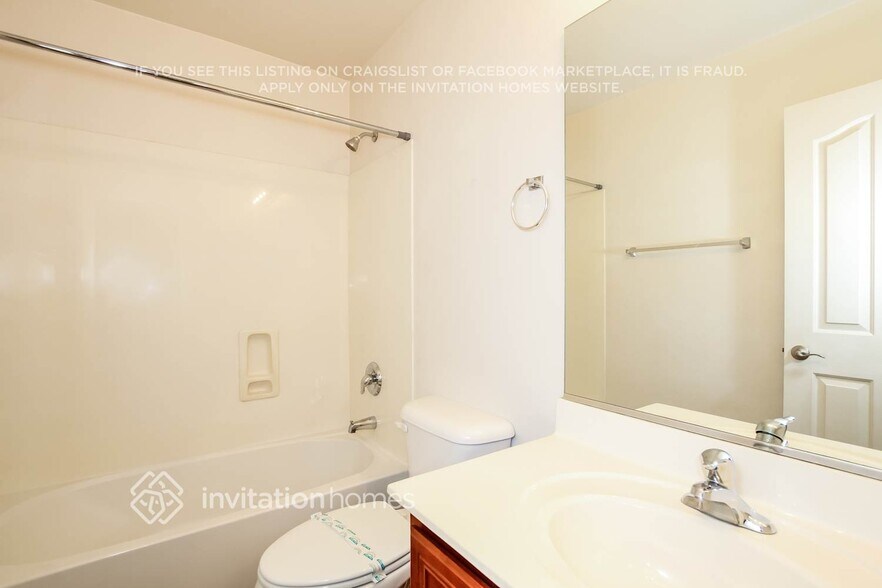 Building Photo - 781 S 167th Dr