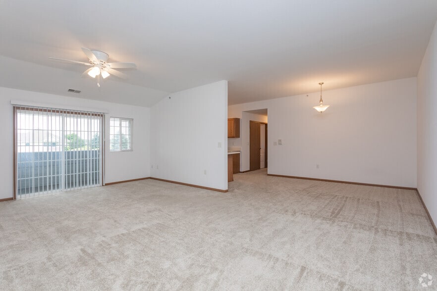 Building Photo - Regal Pointe Apartments