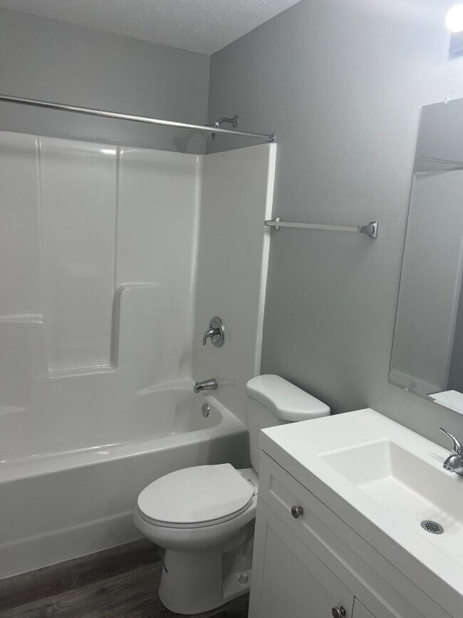 Building Photo - NP Rentals - 2315 W 18th St #6