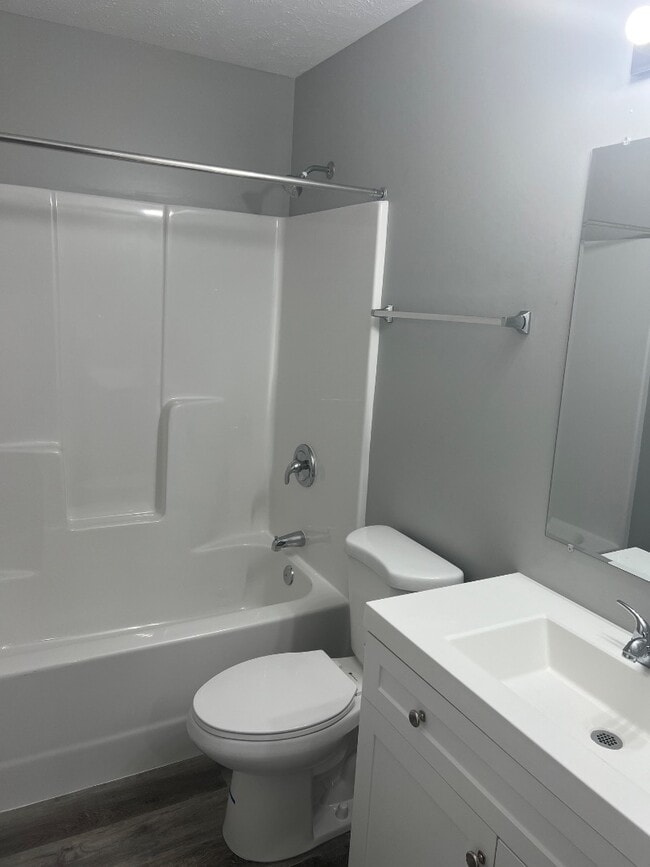Building Photo - NP Rentals - 2401 W 18th St #2