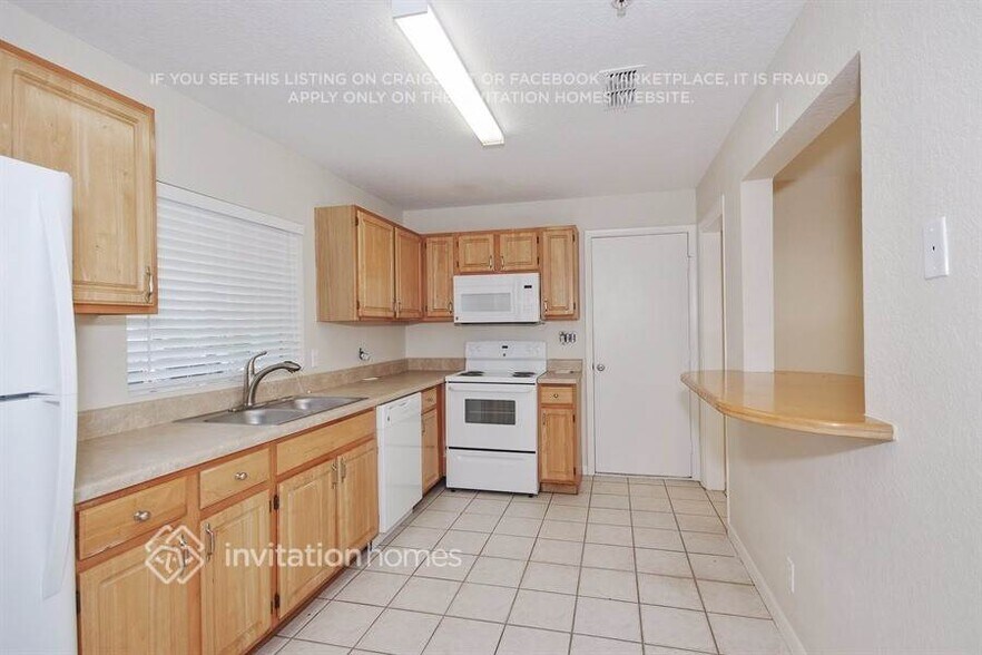 Building Photo - 3253 Little Sound Dr