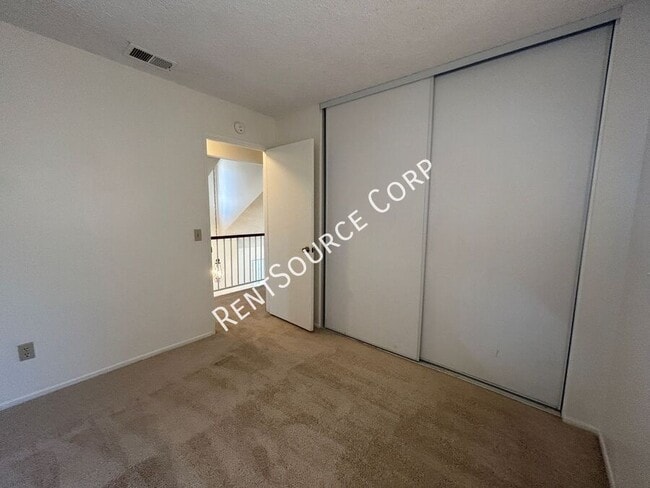 Building Photo - 1304 Kings Rd