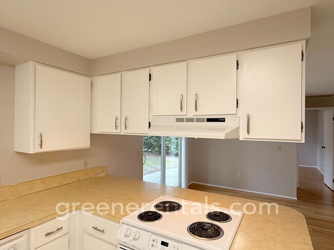 Building Photo - 3BD/1BA West Olympia Rambler
