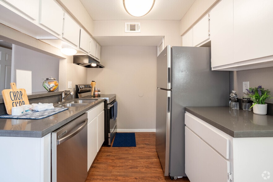 Primary Photo - Lake Houston Pines