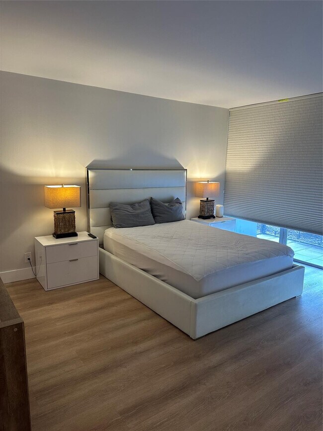 Building Photo - 3821 Environ Blvd