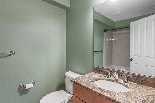 Building Photo - 109 Forest St