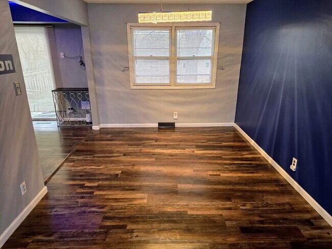 Building Photo - 320 34th St