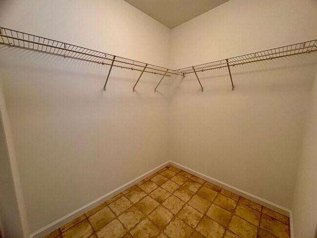 Building Photo - 3 Bedroom 2.5 Bathroom Home Available in Elizabethtown!