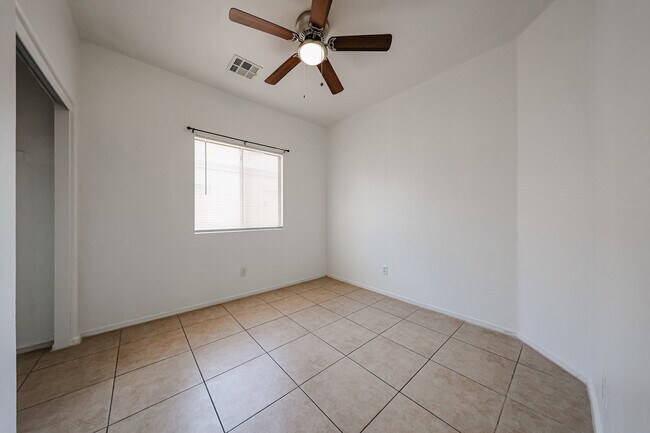Building Photo - 619 N 70th Ave