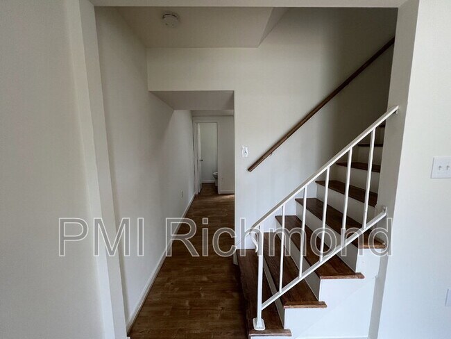 Building Photo - 307 Cedarwood Rd