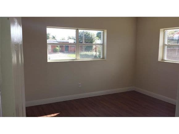 Building Photo - 20322 NE 14th Ct