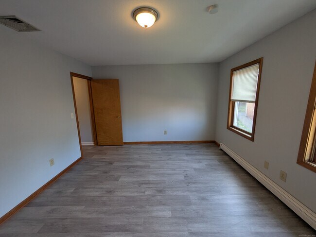 Building Photo - 998 Campbell Ave