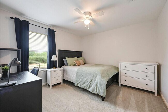 Building Photo - 130 Farm House Rd