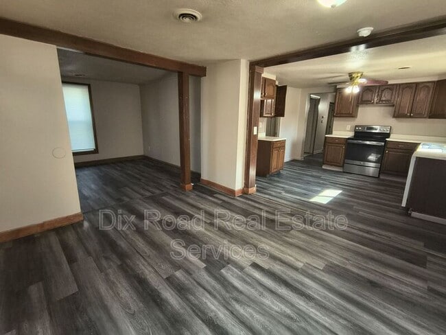Building Photo - 2308 Waneta Ave