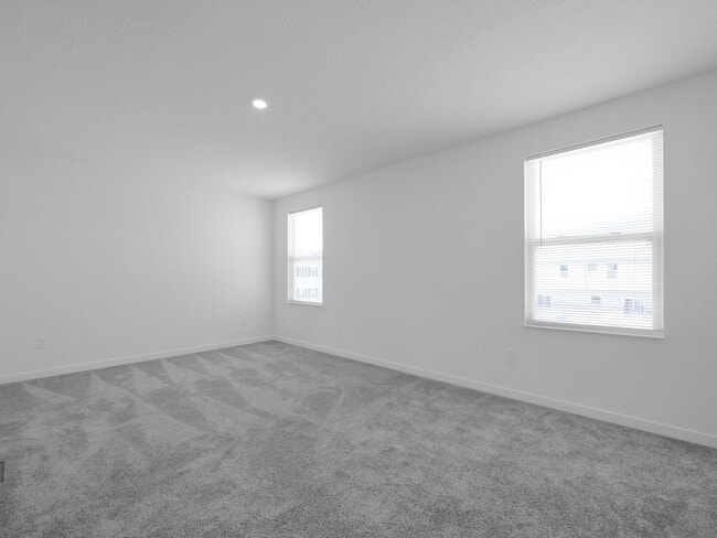 Building Photo - Modern 3 Bed, 2.5 Bath Condo – Spacious, S...