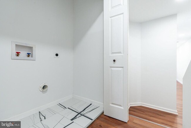 Building Photo - 32 E Elm St