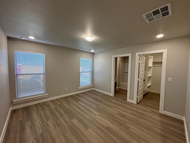 Building Photo - 3-Bedroom Home with Stylish Upgrades in Be...