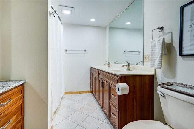 Building Photo - 2654 Whalen Rd