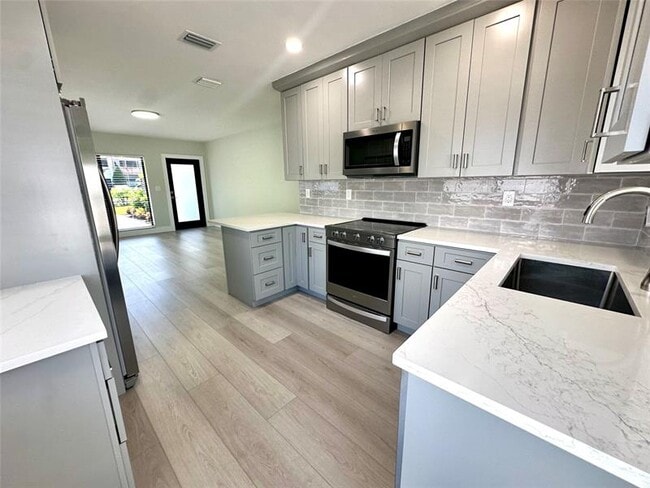 Building Photo - 2175 NE 51st Ct