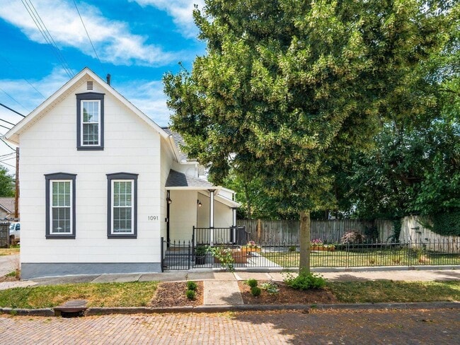 Primary Photo - 1091 S Washington Ave