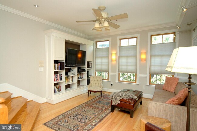 Building Photo - 706 S Bond St