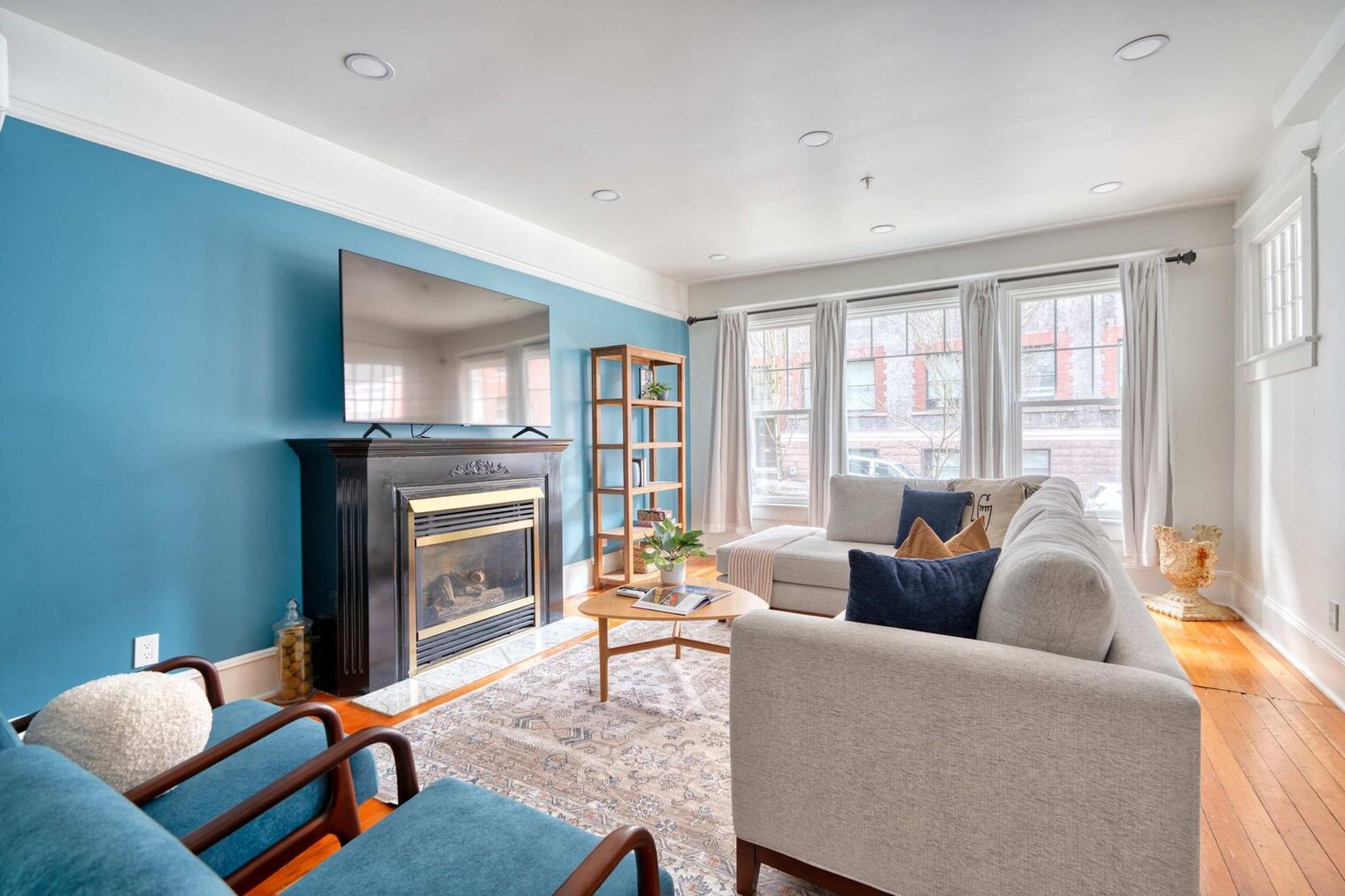 Building Photo - 18 NW 22nd Pl