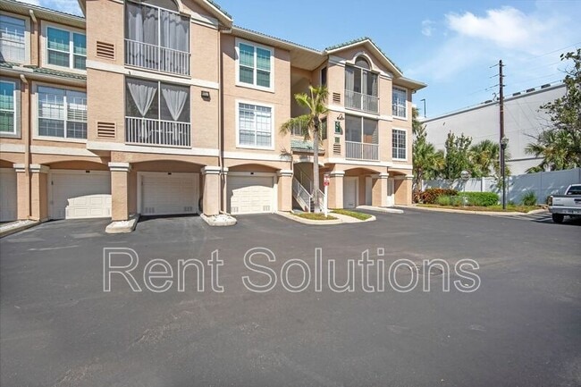 Building Photo - 5110 Bay Club Cir