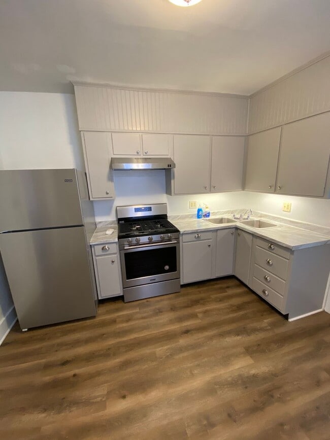 Building Photo - Beautiful Three Bedroom Townhouse in Northwest Lancaster City!