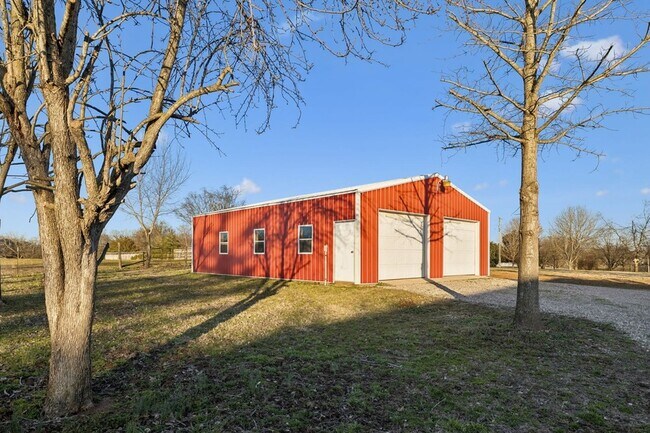 Building Photo - 353 Branham Mill Rd