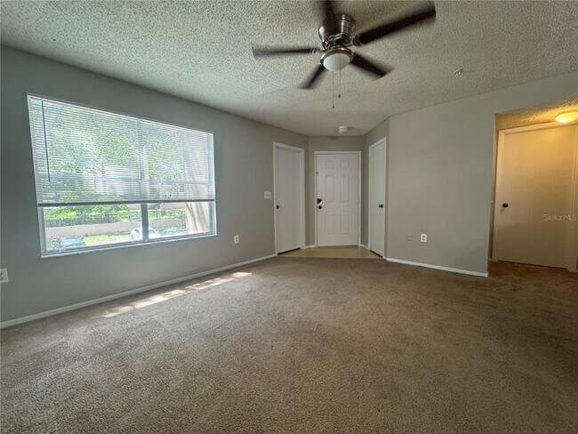 Building Photo - 633 Buoy Ln