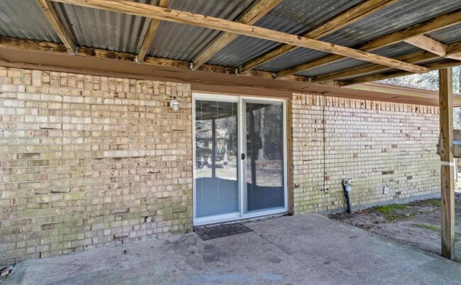 Building Photo - 7811 Pecan Ln