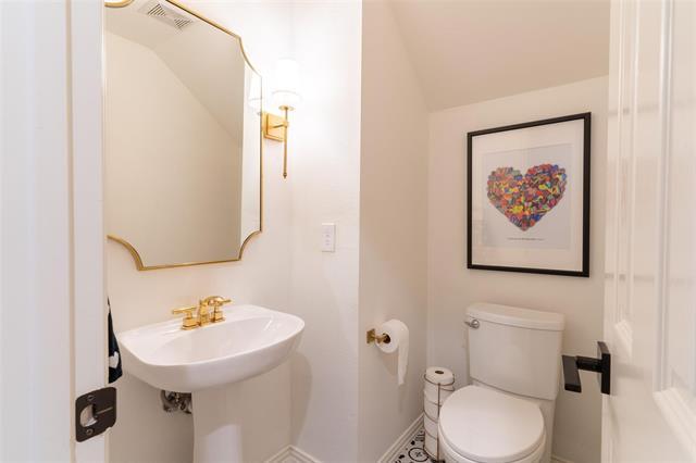 Building Photo - 10451 Enchanted Meadow Dr