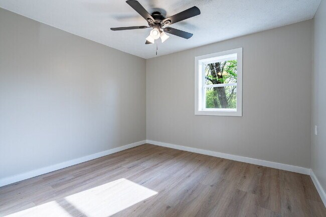 Building Photo - 60 W Main St