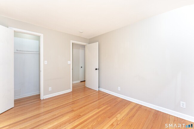 Building Photo - 233 Unionville Ave