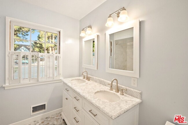 Building Photo - 440 24th St