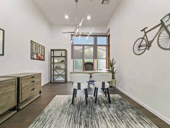 Building Photo - 14559 E Charter Oak Dr