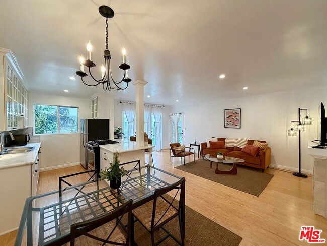 Building Photo - 1027 20th St