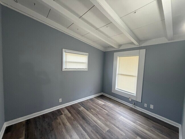 Building Photo - 1582 Bluebird Ln