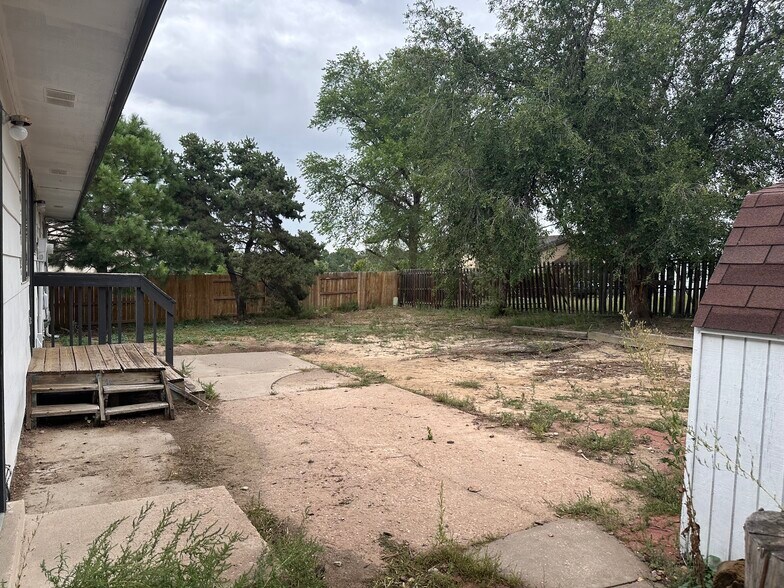Large Backyard - 5777 Tuckerman Ln