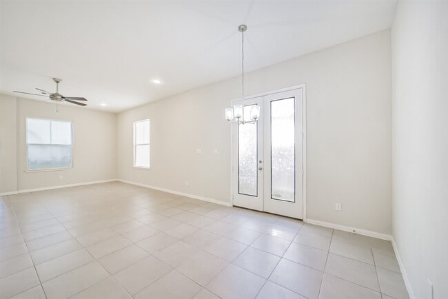 Building Photo - 10334 Solitaire Cir