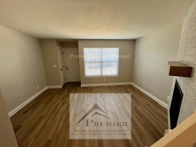 Building Photo - 7905 Lexington Park Dr