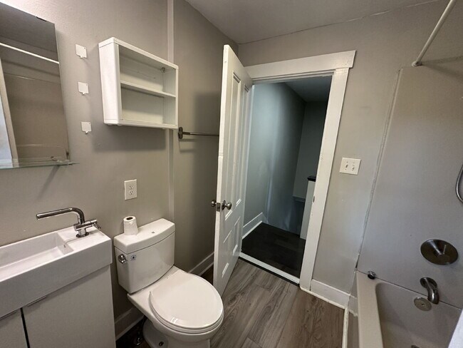 Building Photo - Bright & Spacious 3BR Second-Floor Apartment with 2-Story Living in Rochester!