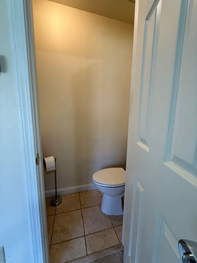 Building Photo - House For Lease