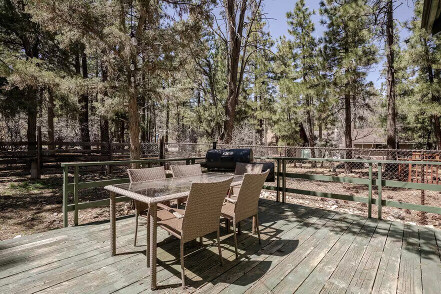 Building Photo - 336 Spruce Ln