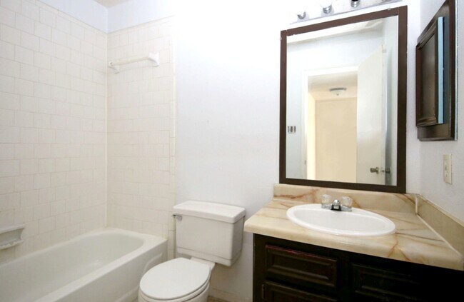 Building Photo - 13611 Ravensway Dr