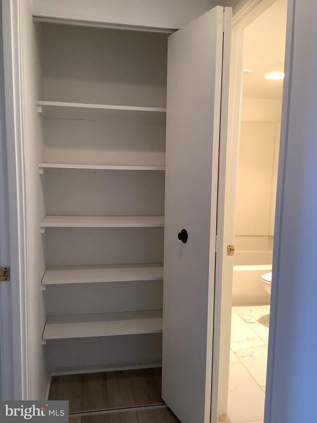 Building Photo - 5901 Mt Eagle Dr