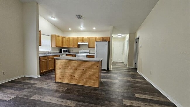 Building Photo - 6300 W Oak Park Blvd