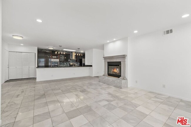 Building Photo - 4442 St Clair Ave