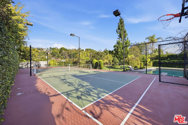 Building Photo - 2846 Royston Pl